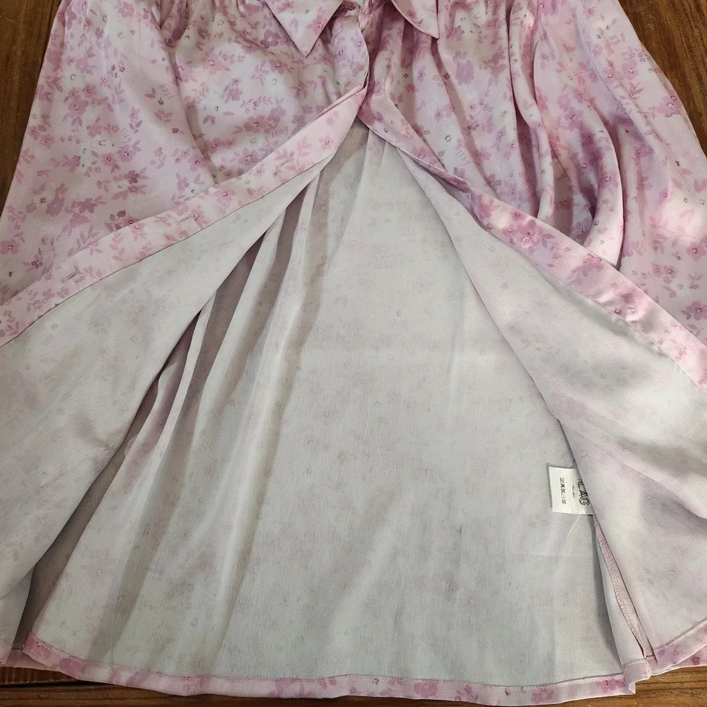 Ilag Plomme Satin Blouse Pink Flower Sm Puff Shoulder Hidden Placket Back Pleats